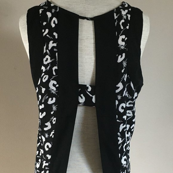 Black and White Blouse Open Back - Picture 2 of 6